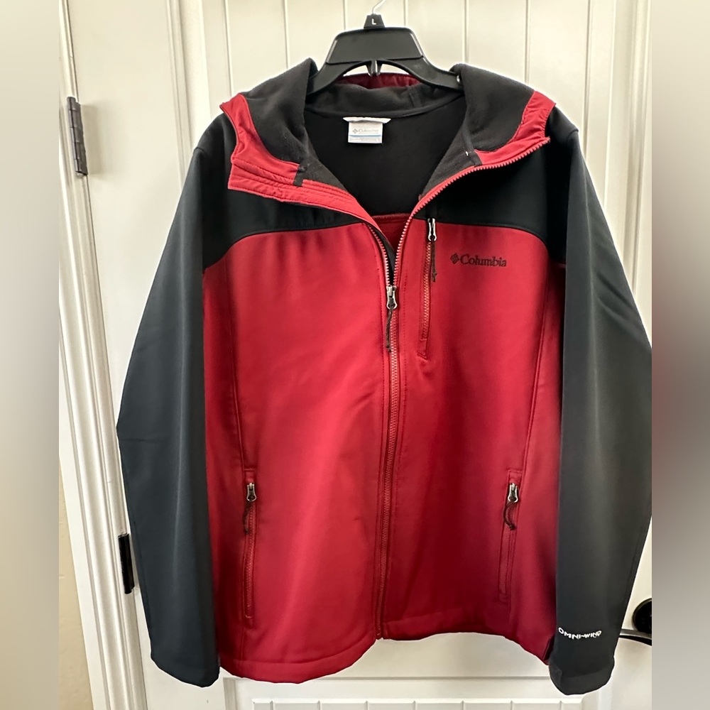 Men's Omni Wind Maroon & Black Hooded Jacket in Size Large